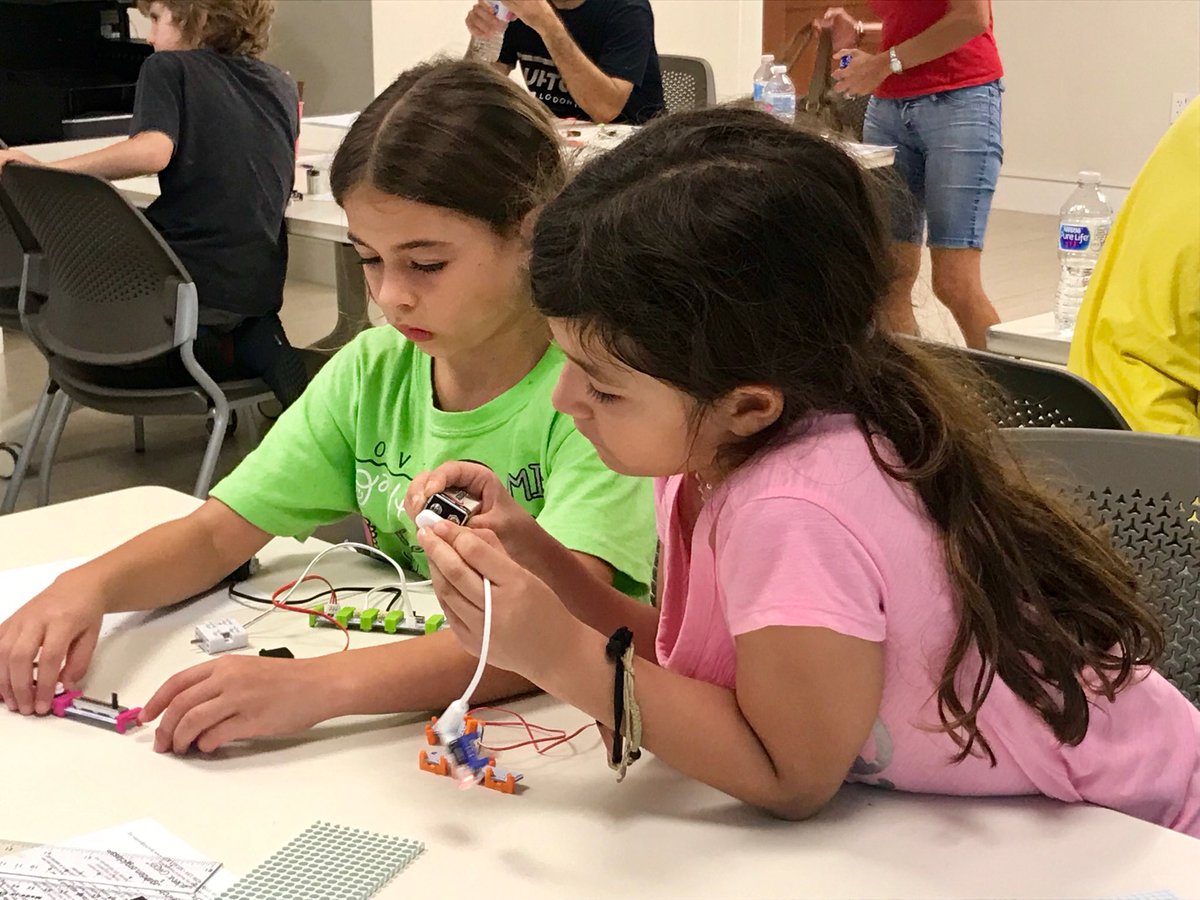APadolf's tweet photo. Sunday ⁦@GrowBeyondEarth⁩ #InnovationStudio Class ⁦@FairchildGarden⁩ with ⁦@MoonlighterMIA⁩. Today’s class “Circuits in Seconds”. Join us for others, like 3D Printing or Design Thinking. Register now https://t.co/EL0BWwz9iU ⁦@MDCPSSTEAM⁩ ⁦@mariocruz⁩ https://t.co/Dy91TMoYz8