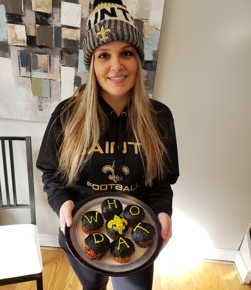 KarryRB's tweet image. I know that the #saints are not playing in the #superbowl and Im still upset what happened in the playoffs but I made some cupcakes and wearing my attire today to show they kicked but this year! #saints #whodat @drewbrees @alvinkamara @markingram22 @cantguardmike