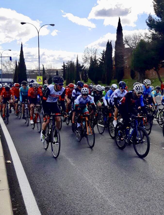 bike55spicles's tweet photo. ¡Primera prueba de la temporada!

Buena actuación ayer en el #GPBicicletasElBicho de nuestros corredores. Bloque compacto durante la prueba para acabar logrando con @leandrojm95 el top-10 final. 

👏 ¡Bravo chicos! 👏

#bike55spicles #grupetadegranada https://t.co/jDhg415xm9