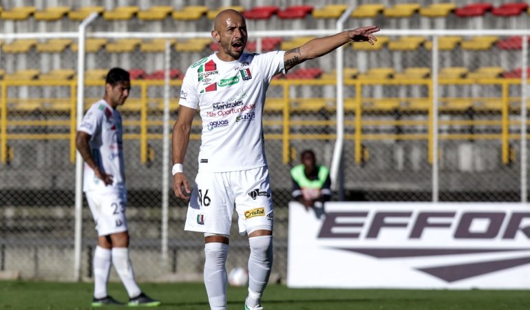 ElColoso_11's tweet photo. Nuestro ídolo es manizaleño. Damas y caballeros, ingresa Elkin Soto a defender nuevamente la camiseta de sus amores. ElColoso https://t.co/OxdiFbmiPz