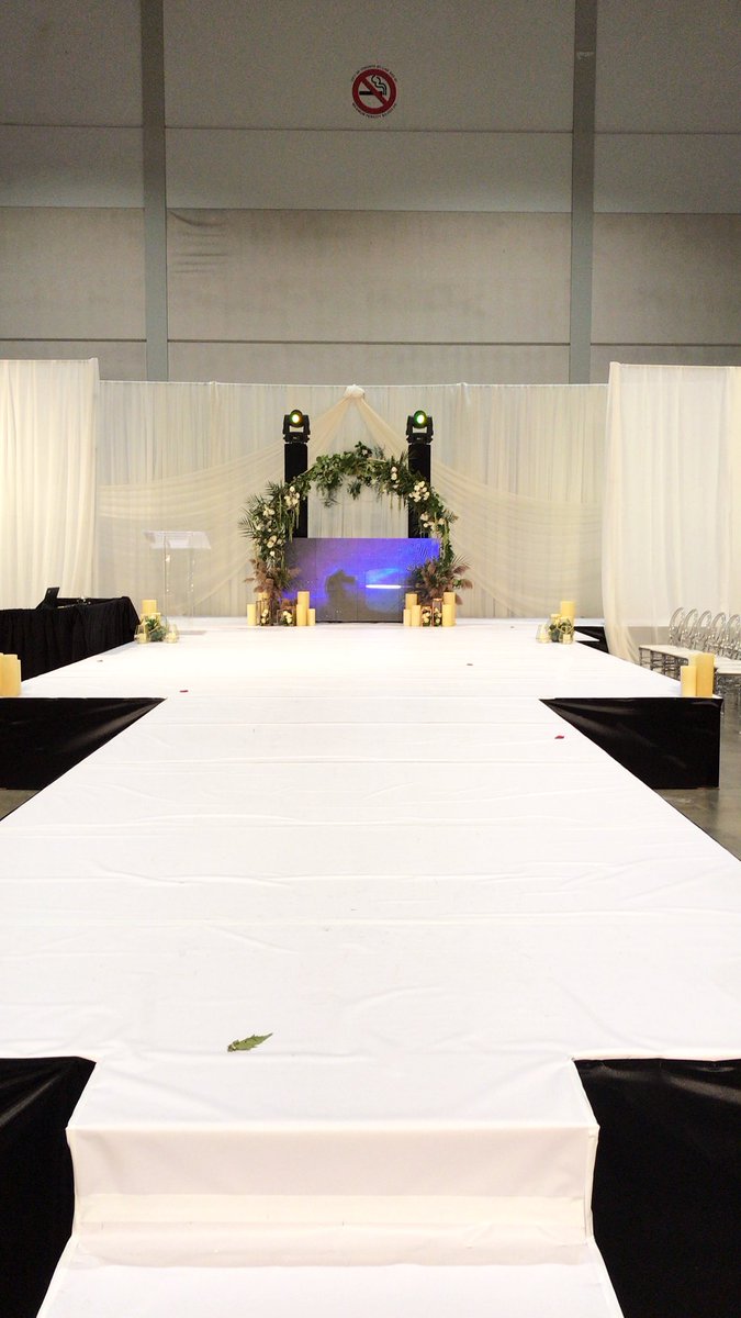 Last Fashion Show begins at 4PM! 🤗