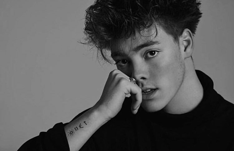 DailyUpdatesWDW's tweet photo. 『Instagram』 

@ImZachHerron: 🖤

#BestFanArmy #Limelights #iHeartAwards https://t.co/78YszYGXU8