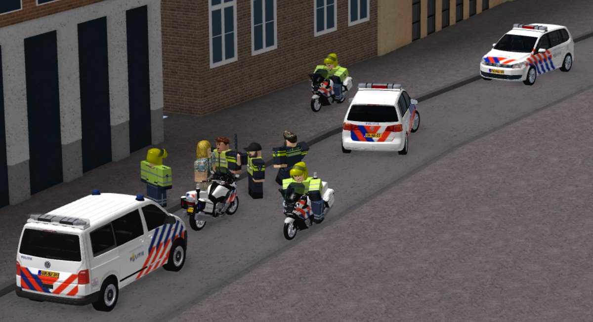 Netherlands On Twitter The Royal Family Hosted A Ball At - politie uniform for police roblox