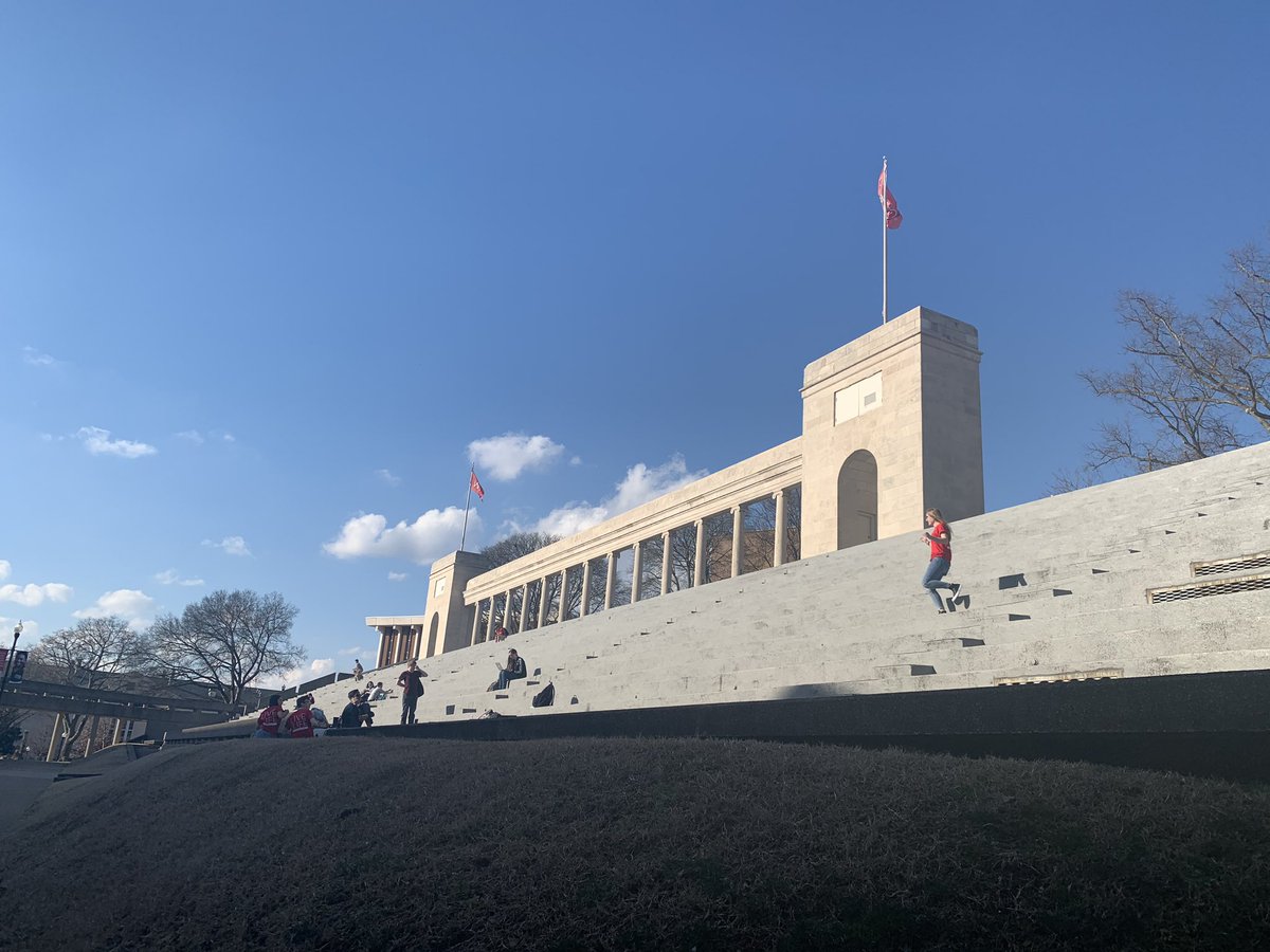 WKUAdmissions's tweet photo. Sunny Sunday at WKU ☀️ #visitwku #climbwithus https://t.co/fWEttMqRag