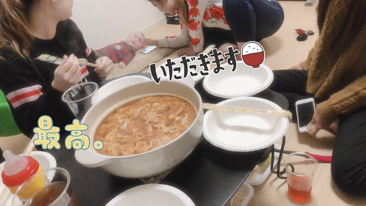 _strawber_ry's tweet photo. 夕方くらいから集まろーって話だった
のに鍋はじまったの夜中ってゆう爆笑

準備も最初から買い物してカニも
はじめて食べたけど美味しかった！！
りみか作ってくれてありがとう🍴💚 https://t.co/NmS2xl6j8L
