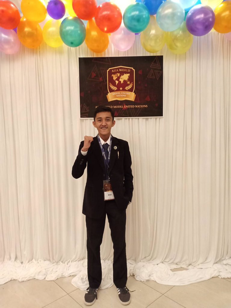 #2
Kegiatan yang diselenggarakan oleh International Global Network ini di hadiri oleh 1326 peserta dan bertujuan sebagai simulasi akademik yang menggabungkan aturan prosedur dan alur kerja antara delegasi internasional dan dewan eksekutif sementara, melibatkan debat parlemen...