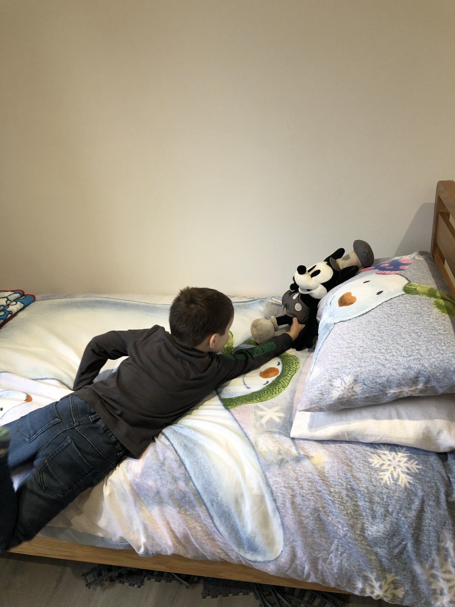 buddah1010's tweet photo. @DeanburnPS_P1 Millar being helpful this weekend. #homework #makingthebed #doingthedishes https://t.co/V3NC6uJZ2H