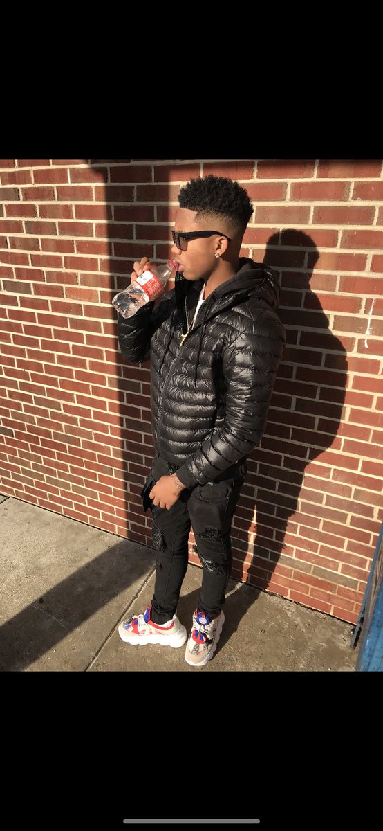 luldraco_'s tweet photo. Im outside erryday I ain’t hiding 💔 https://t.co/k4lWJdJ8vh