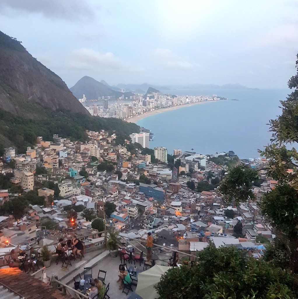 guerraproducoes's tweet photo. Estou pelos acessos do Vidigal 🎶🍹🕊😎 #BarDaLaje https://t.co/ldwSG24AaF
