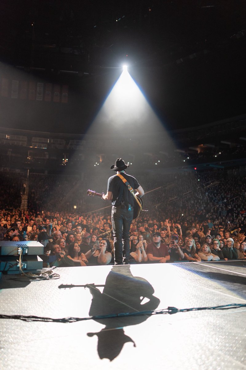 paulbrandt's tweet photo. .#EDMONTON. THAT WAS A NIGHT WE’LL NEVER FORGET (why am I yelling??) Oh ya, because you were so loud our ears are still ringing!! https://t.co/1Cy4hfqc9i