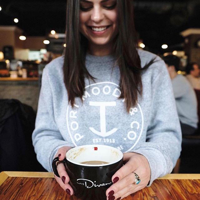 Great pic by <a href="/portmoodyandco/">Port Moody & Co.</a> Moments with friends &amp; coffee. bit.ly/2DQYbk1