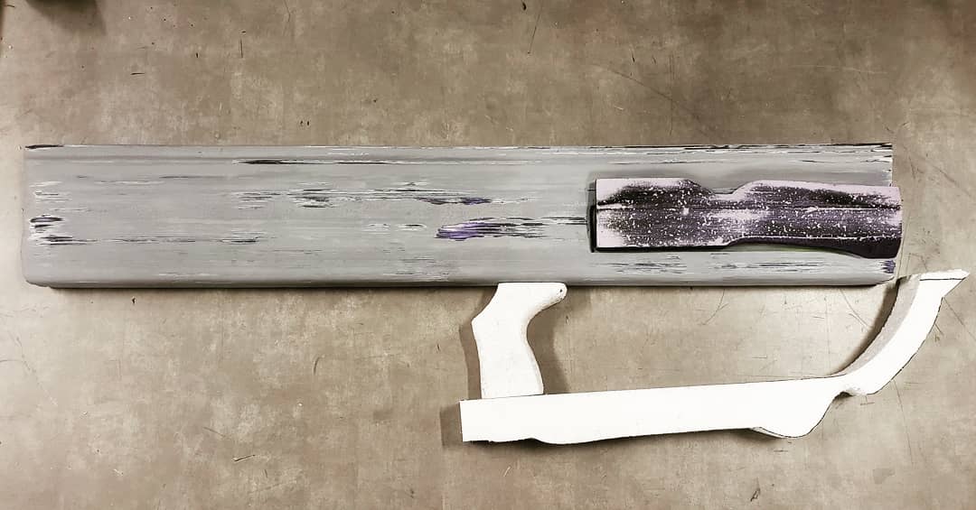 WardcoProps's tweet photo. Cutting, shaping, and sanding the double grip base gauged. I'll having a blast using this cheap styrofoam. It's so easy to build with and cheap (free)
#destiny2
#bungie
#twotailedfox
#daito
#foamsmith
#dragonconproject
#styrofoam https://t.co/S3AlSLhFSO