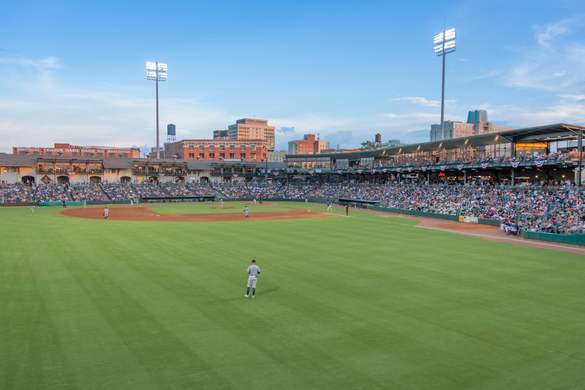 BiscuitBaseball's tweet photo. Goodbye football.

Hello Baseball. https://t.co/LelpglhuPb