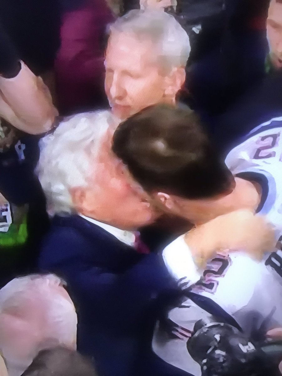 beart8o's tweet photo. Guys it’s open mouth!! Is there anyone Tom Brady won’t kiss on the lips? #SuperBowl #WTFMoment https://t.co/AGD2J7Oyhx