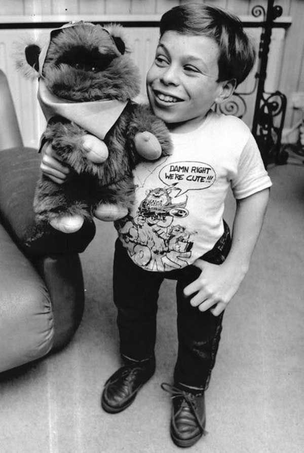 Happy birthday wishes to Warwick Davis! 