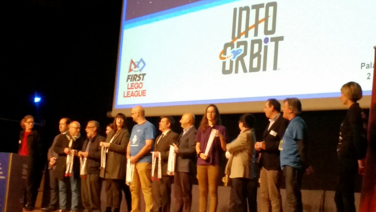 EnricBolano's tweet photo. Ahir a @FLLTgn_Reus més de 30 equips de 24 escoles i instituts van participar a #INTOORBIT més de 300 nois i noies de 10 a 16 anys hi han participat, treballant el repte MISSION MOON organitzat per @etseURV @universitatURV Enhorabona a tots els participants https://t.co/TPsA7GRNJh
