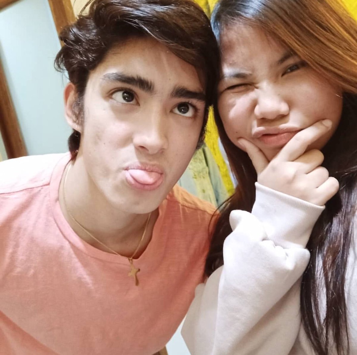 TeamPowerML_ofc's tweet photo. Pinag aagawan c seth,  binabash nyo c lie dahil ki Seth, wag kau mag alala sainyo na yan dto nlng ako sa PatLie Dahil my chemistry ganda pa pariho ng boses haha. Sana ito nlng ilayag ng abs magpaparty tlga ako whahehe. 

#LIEHomecomingSoon https://t.co/6YWzFl8hDF