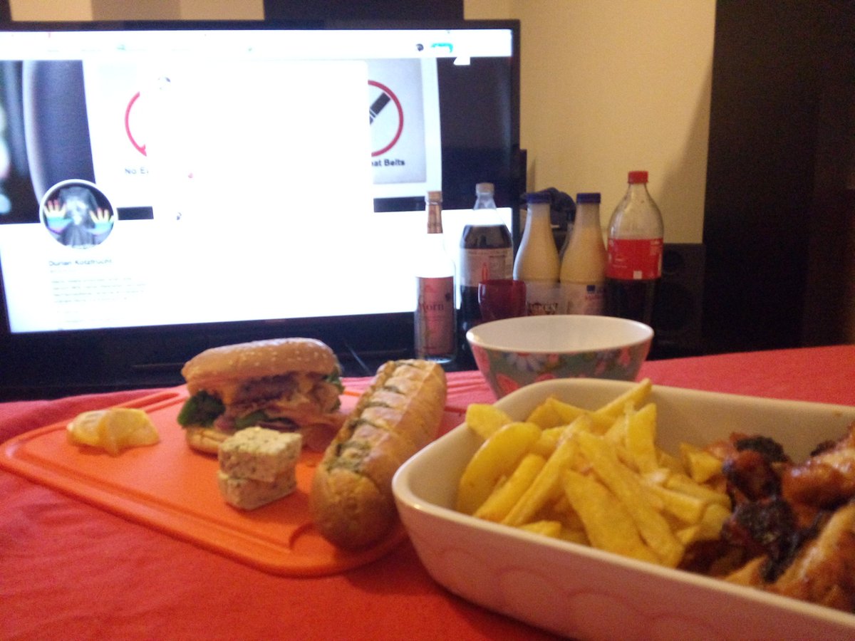 Einhornkadaver's tweet photo. Auch alleine darf man beim Superbowl dekadent schlemmen!
#GoPats #ranNFLCountdown #ranNFLsuechtig #SuperbOwl https://t.co/P6sK95LhEB