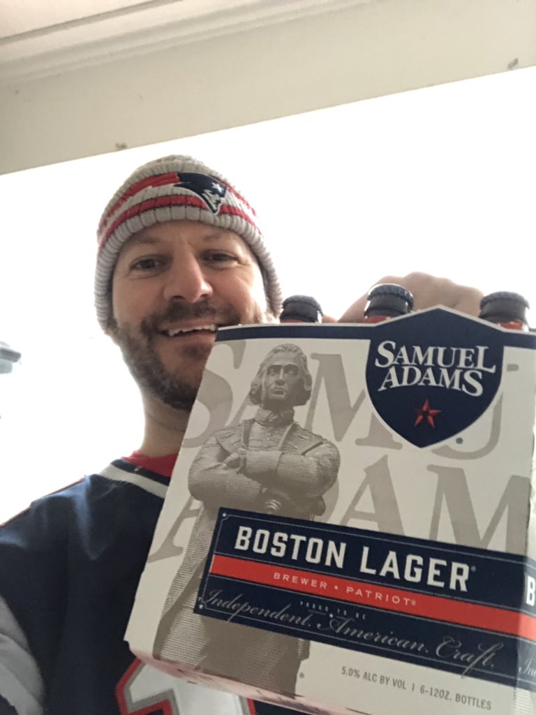 Flylulu's tweet photo. Snowing in Seattle.  Feel like New England at just the right time!  Ready with the perfect beverage for the big game. https://t.co/StjF82hlM6
