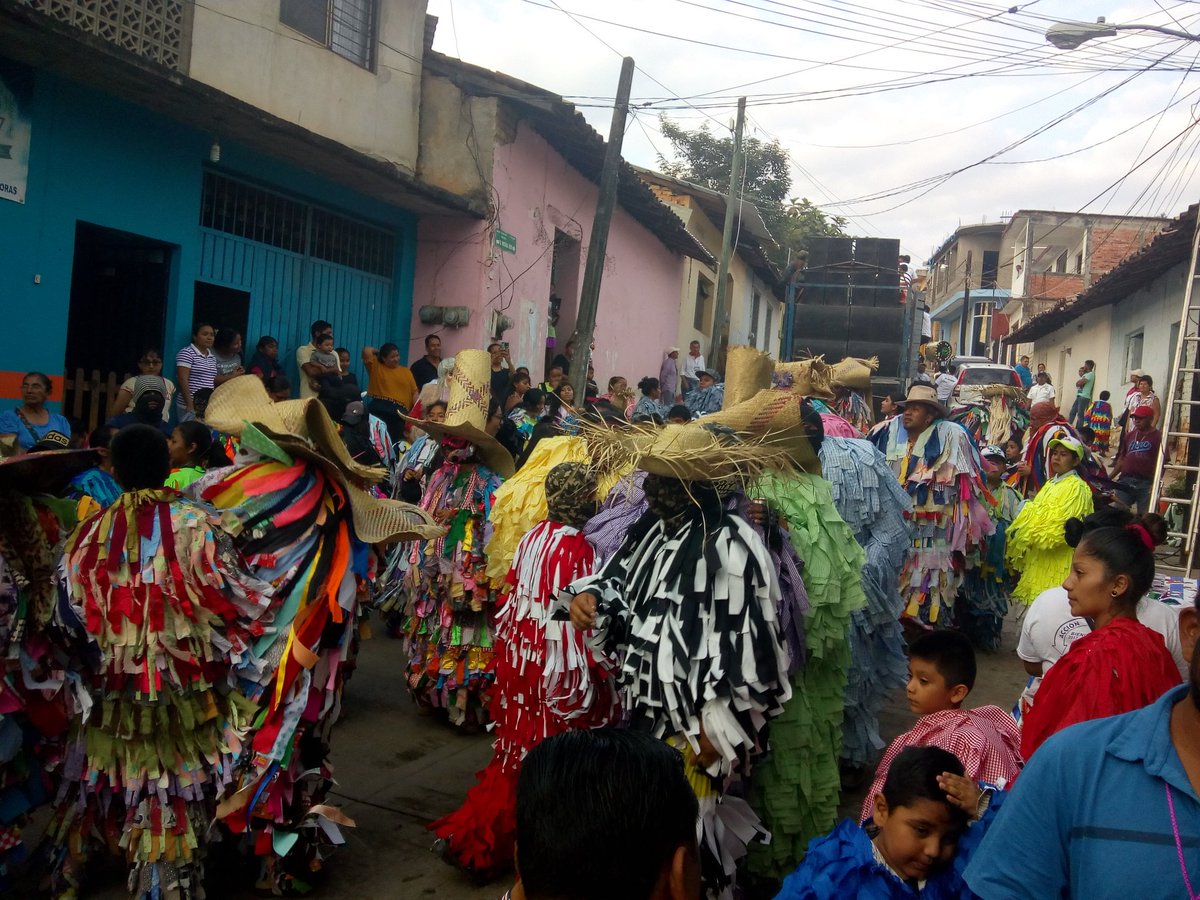 fgh_andres's tweet photo. Comienza famoso carnaval en #Putla Oaxaca @cortv https://t.co/IcdJmCDwar