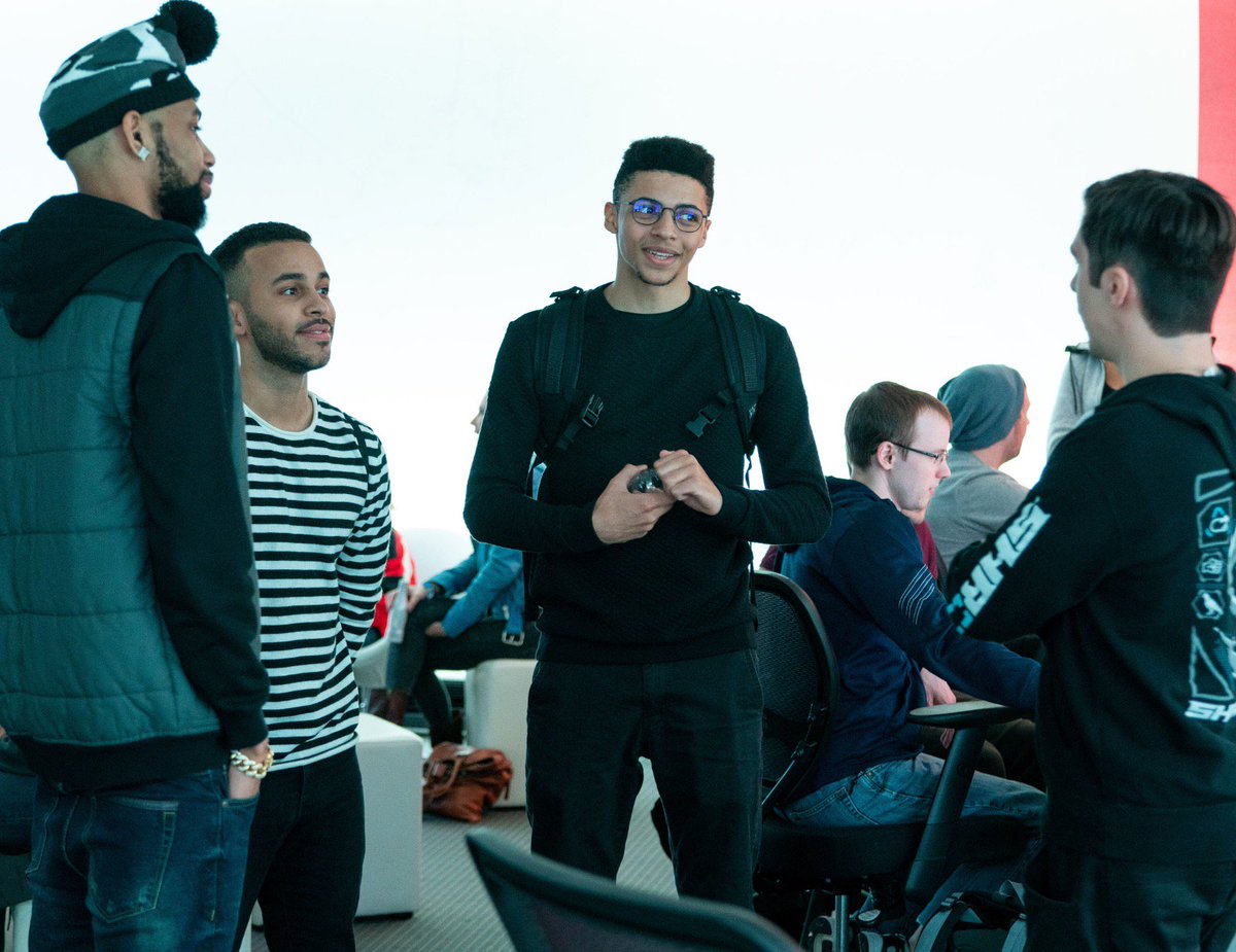 Myth Talking Up Strategy With Shroud In A New Battle Royale Game By Respawn That I Can Show You On February 4th I Might Be A Myth But Legendschangethegame Apexpartner