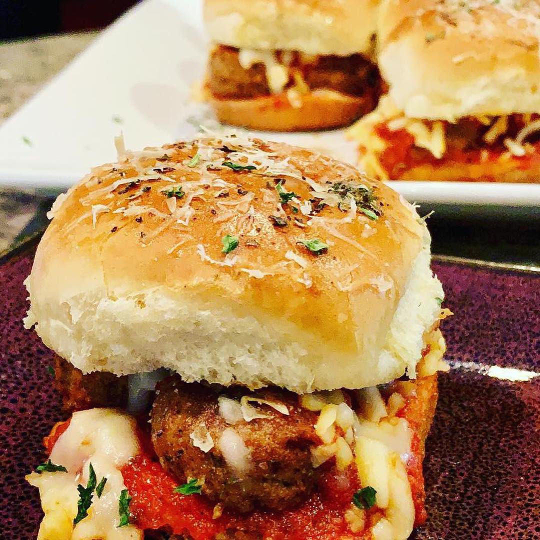 PB_Simplicity's tweet photo. 🌱🏈 Super Bowl Ready 🏈... Buffalo Chicken Dip &amp; Meatless Meatball Sliders On Deck... 🔥 🔥 

Did I mention, it’s plant based? 

#plantbasedsimplicity https://t.co/YxUAec5JyH