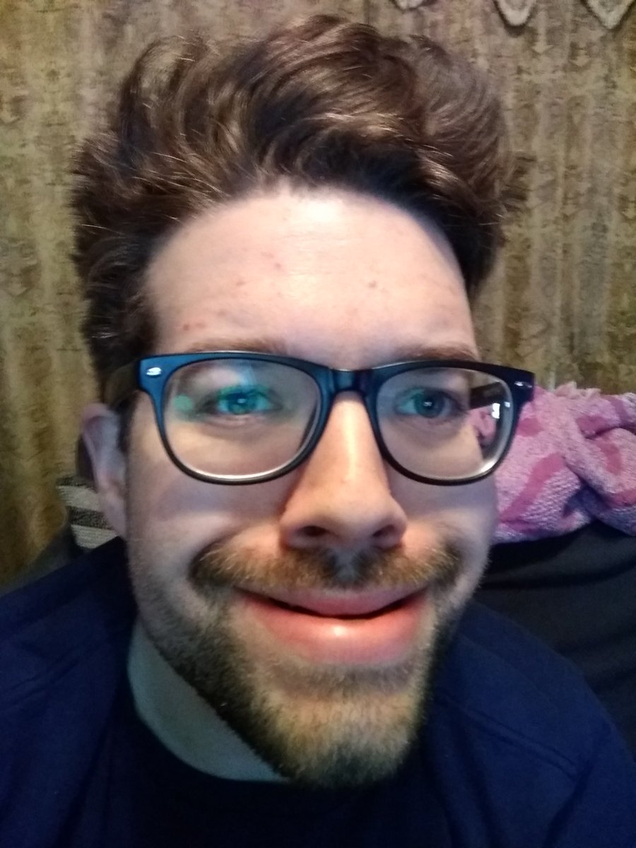 poopi's tweet photo. Love watching super bowl lel https://t.co/pNShFtAId0