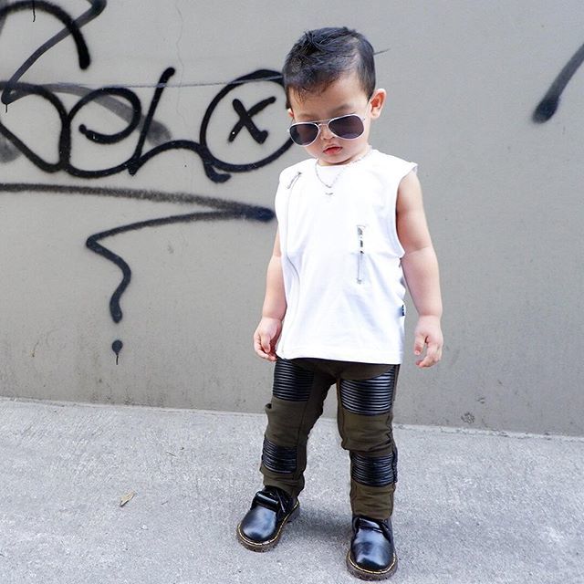 mischiefandco's tweet photo. .
Super cool 😎 Tory wears our super cool tank top paired nicely with ‘The M-503’ our super soft denim leather pants such a #trendsetter 👊
.
📲https://t.co/z9qies6Vxw 👉 #afterpay #sezzleit available 🙌
.
.
.
.
.
.
.
.
.
.
.
.
.
#mischiefandco #pintere… https://t.co/hCeaj7kbI3 https://t.co/EC70i2rJ9k
