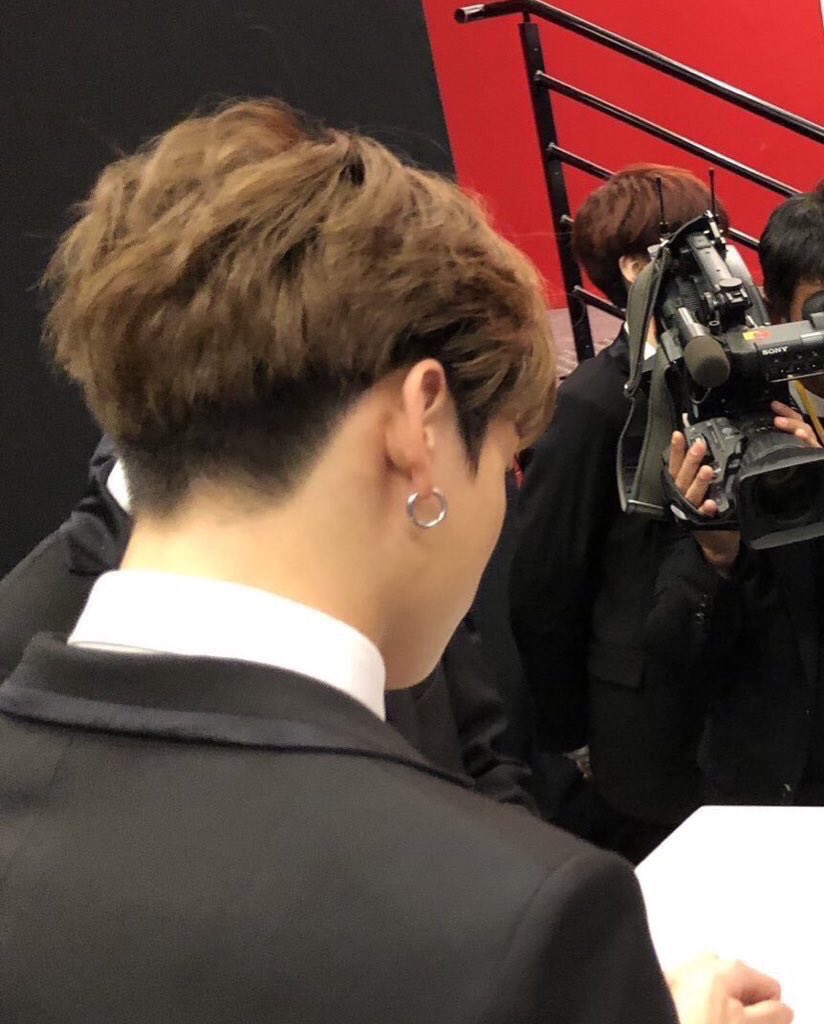 ぽっちゃりママ Euphoria ジョングクの襟足大好物www この刈り上げてる所をワシャワシャ触って楽しみたい T Co E0szpalt3b Twitter