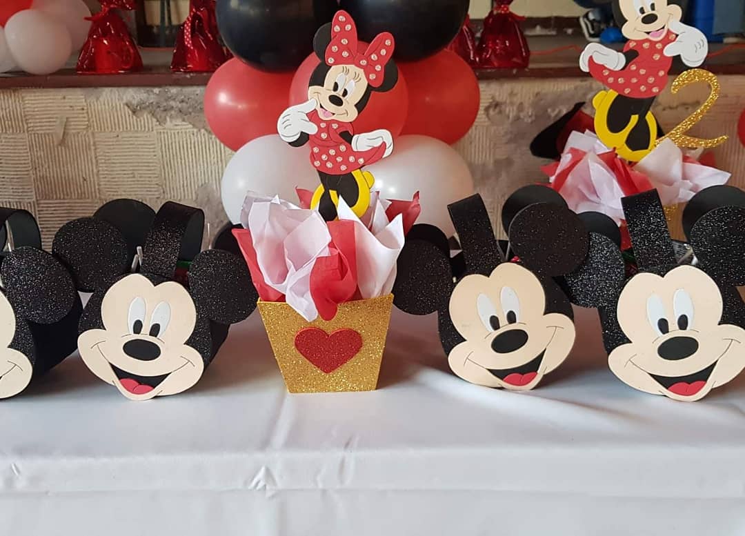 Marco para fotos, centros de mesa de doble vista de Minnie Mouse y  sorpresas de Mickey y Minnie Mouse, esperamos sus consultas y comentarios., image size:1080x777