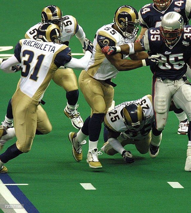 SneakerHistory's tweet photo. Az-Zahir Hakim in the Jordan XVI Ginger, Super Bowl XXXVI
.
via @goodbirger
.
#superbowlxxxvi #stlouisrams #newenglandpatriots #larams #jordan16 #sneakerhistory https://t.co/A2iaSXDObE https://t.co/vZXbDZq9CH