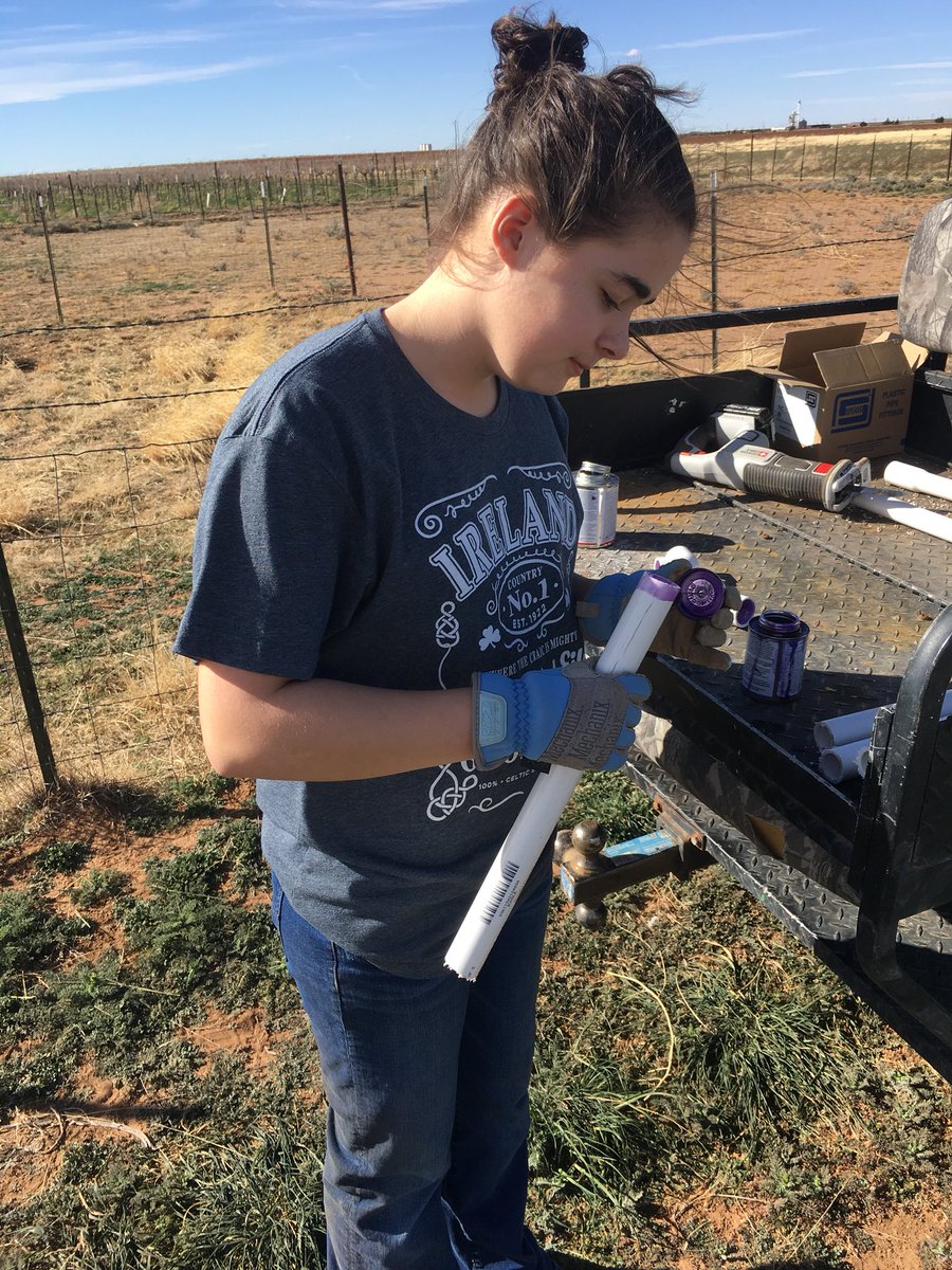 bolenvineyards's tweet image. Spent the afternoon getting @reese_lauren_bolen Mourvèdre vineyard irrigation setup. 15 years old and has her own vineyard. 🤷🏻‍♂️#txwine #winegrape #vineyard #mourvedre #txhighplains #highplainsava #ffa #recordbook