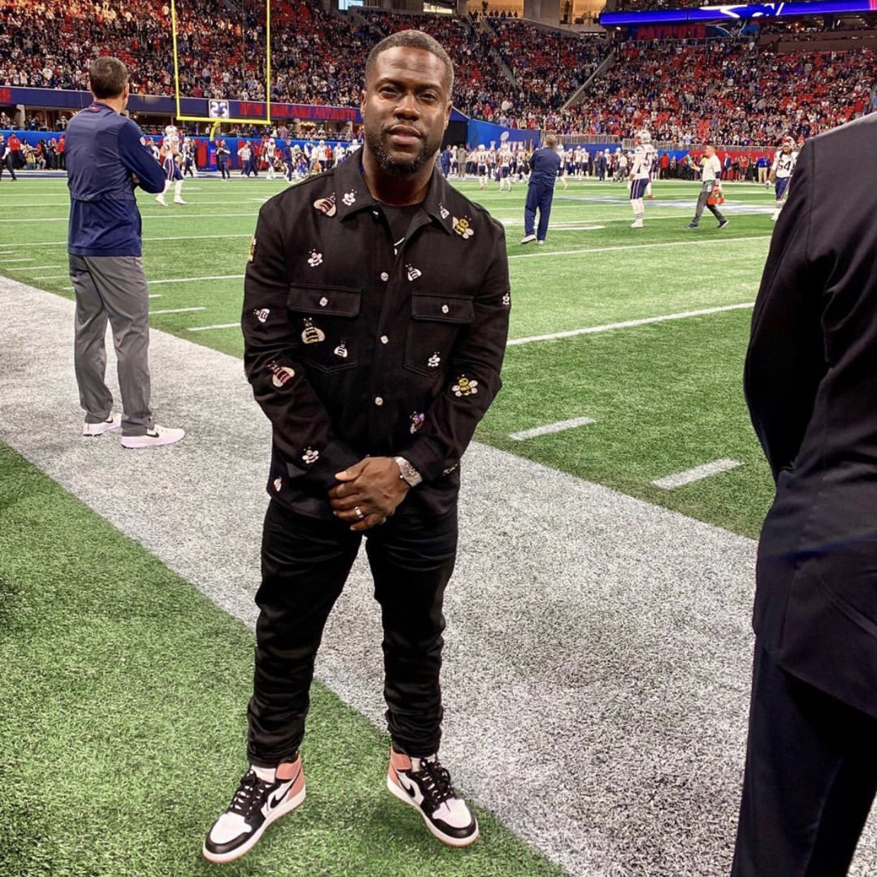 Uzivatel B R Kicks Na Twitteru Kevinhart4real Wearing The Air Jordan 1 Rust Pink At Superbowl T Co Ajyiefviuc Twitter