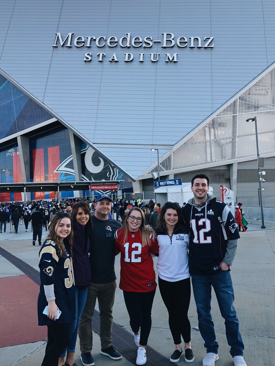 elledyer316's tweet photo. 🏈🌟 #SBLlll https://t.co/6iRafRLhxx