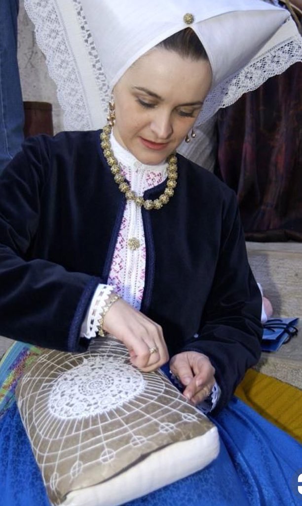 croatiaheritage's tweet photo. #Croatia’s island #Pag is known for its unique costumes and ancient lace or Paška čipka. Here lace-makers work without any drawings. Recognized by #UNESCO, women use works from their mothers and grandmothers and then add a unique personal touch. @MagicalEurope @crodestinations https://t.co/ftjV09pdSJ