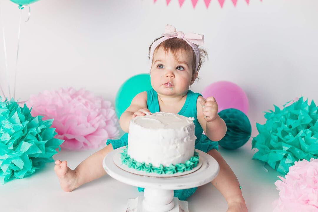 StoopsDigital's tweet photo. Jovie’s first cake smash! 🎂👊💥 https://t.co/ClIUzQy1kt