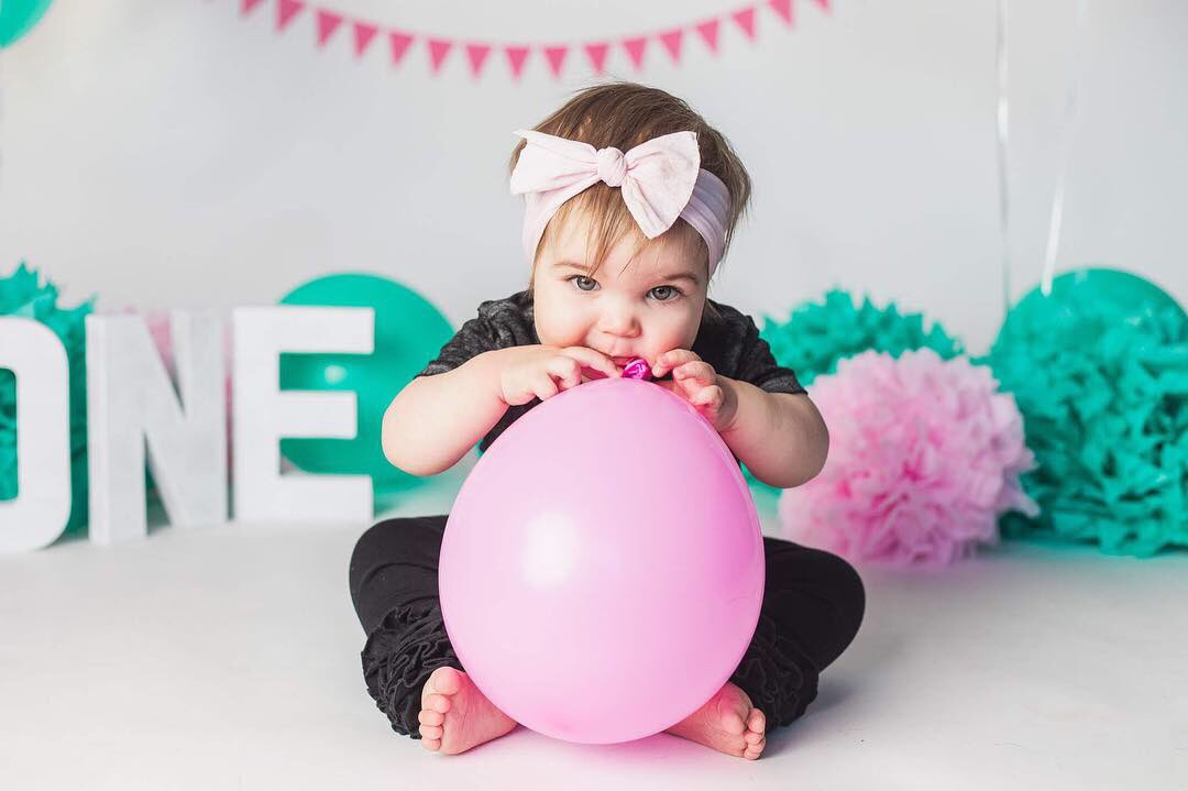 StoopsDigital's tweet photo. Jovie’s first cake smash! 🎂👊💥 https://t.co/ClIUzQy1kt