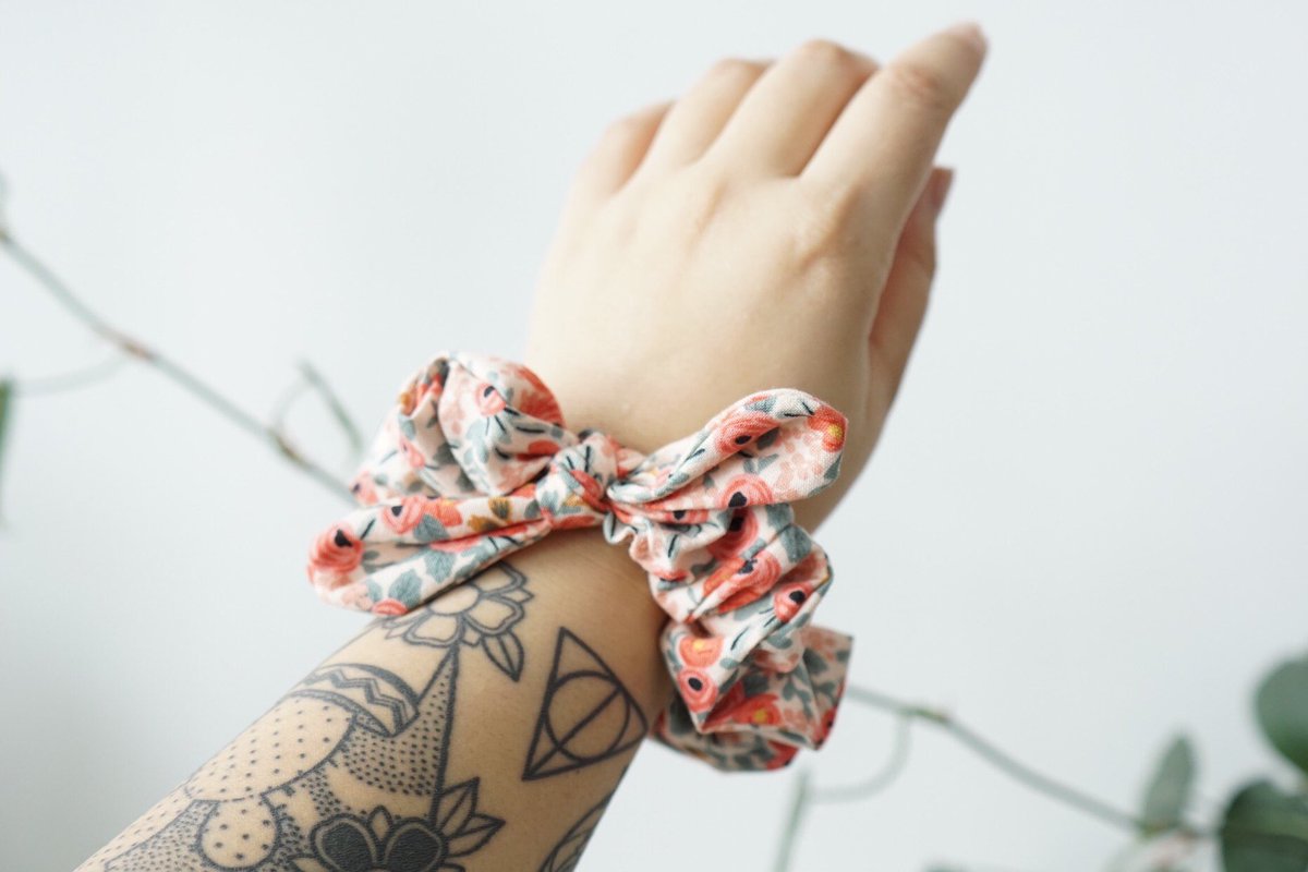 New floral bow #scrunchie live on Etsy ❤️ #madeincalgary #yyc etsy.me/2S9VC5B
