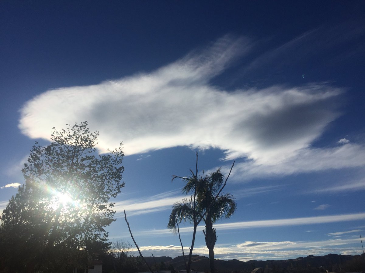 HECTORMPARTIDA's tweet photo. Tarde de invierno... #Durango #sky #cielobello https://t.co/YWOHjImnYf