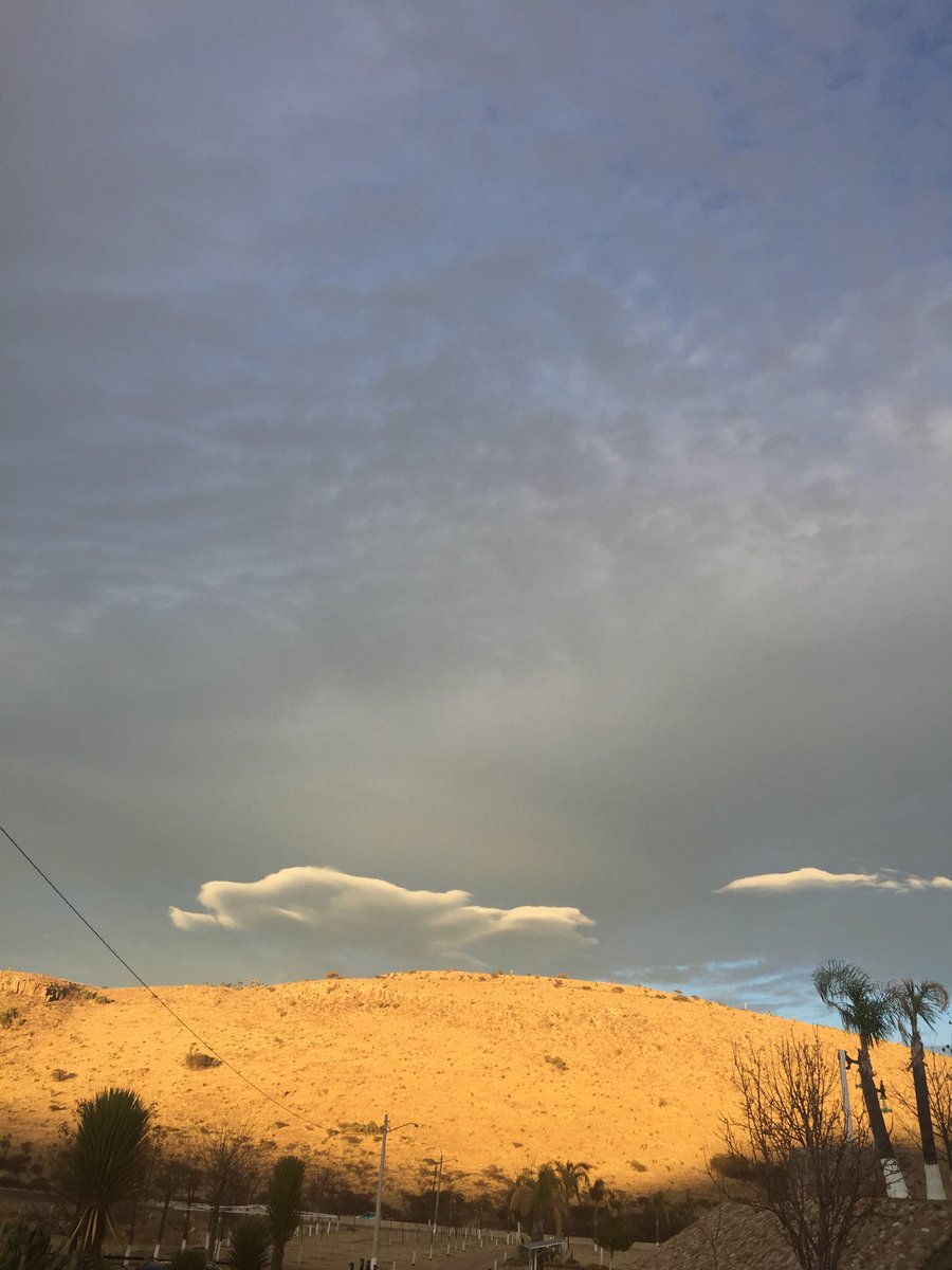 HECTORMPARTIDA's tweet photo. Tarde de invierno... #Durango #sky #cielobello https://t.co/YWOHjImnYf