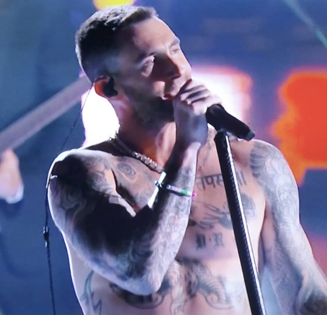 Jon on Twitter "Who did the Superbowl Halftime better? Retweet for