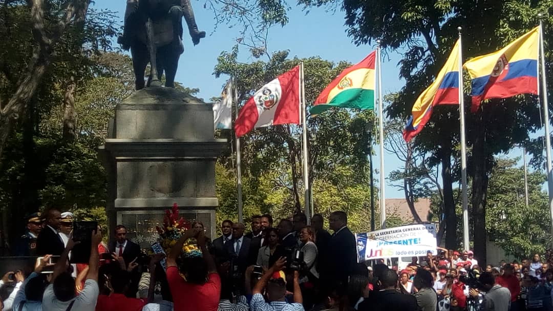 intersucrezees's tweet photo. EL DE AYACUCHO VOLVIO!! Excelente puesta en escena por el estudiante Ángel Castro . Con la presencia del Ministro de Educación Profe. Aristóbulo.224 años del Natalicio del Gran Mariscal de Ayacucho.SUCRE VIVE!
@karsanc @psuvaristobulo @NicolasMaduro @EdwinRojasM @MPPEDUCACION https://t.co/TQm5P9QDvX