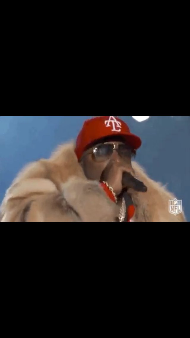 itsfar2bright's tweet image. @FirstDates Thought I’d just seen #mannothot on #superbowl53 🔥