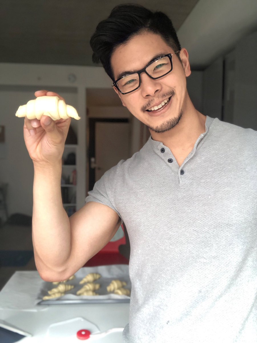 PierreSira's tweet photo. เฮียเพิ่งรู้ว่า ทำ croissant ที นี่ใช้เวลา 2-3 วัน
เฮียเลยบอก ครั้งแรกแล้วครั้งเดียวครับ 55

แต่นี่ อร่อยนะ https://t.co/o2GhsuWu3J