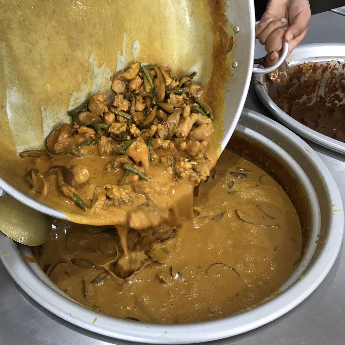 MokLapar's tweet photo. Kat sini sy sertakan sekali dengan gambar kedai supaya korang tak salah pergi! 😁 

📌 Warung Wok 
Jalan Kenari 12/A Puchong 

Operasi : 8AM-6PM https://t.co/7zExu6vZJV