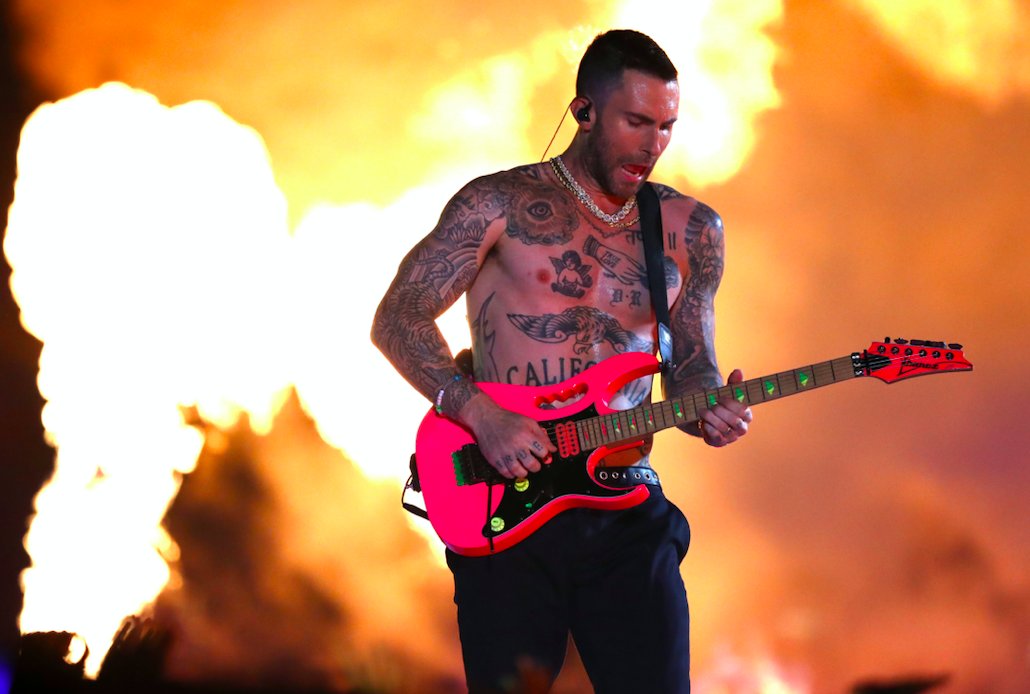 GlobalFightRev's tweet image. RETWEET : For Spongebob

LIKE : For Adam Levine

#SuperBowl 
#HalftimeShow