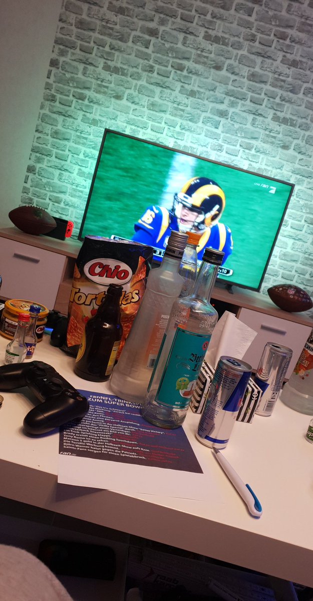 Wenn man mit den Freunden das #ranNFL Trinkspiel zu Ernst nimmt und einfach für alles einen Shot drinkt #ranSB53 <a href="/Icke41/">Icke Dommisch</a>