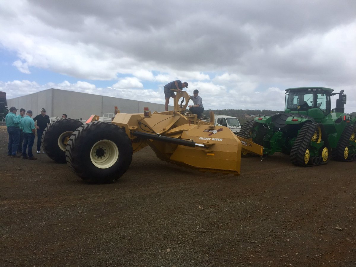SeanMccolley's tweet photo. Learning about the #Pulldozer 1850 Transformer with @VnetPrecisionAg @muddyriver_ag @pts_ag @t3rracutta https://t.co/VQsTrwGKPm