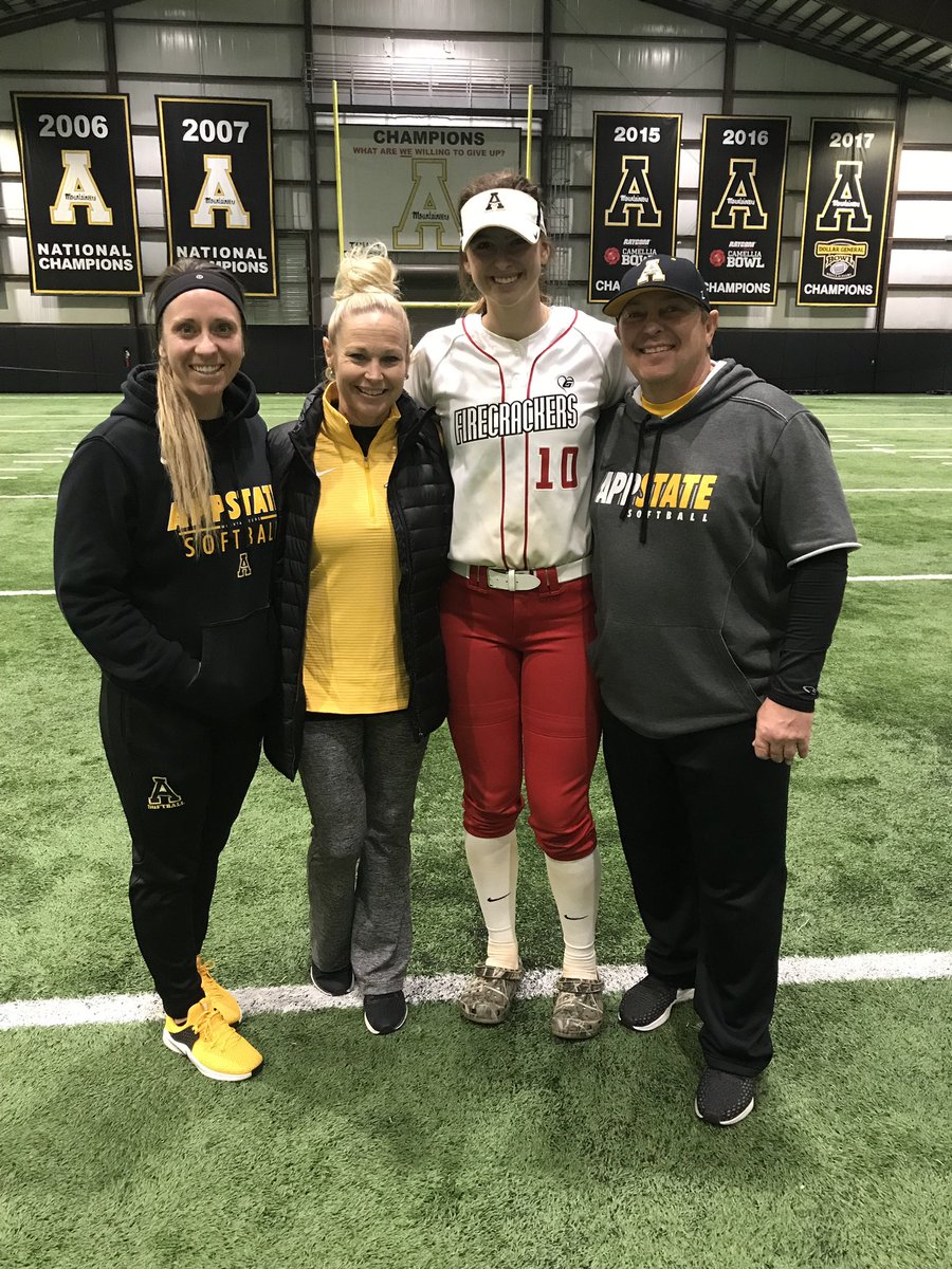 kylielarousa03's tweet photo. Thanks @AppStateSB for another amazing camp was great being back on the mountain with my future coachโs! Canโt wait to play here๐คฉ๐ @slis23 #asusb #GOAPP #mountainlife https://t.co/Jmqe4LXKm5