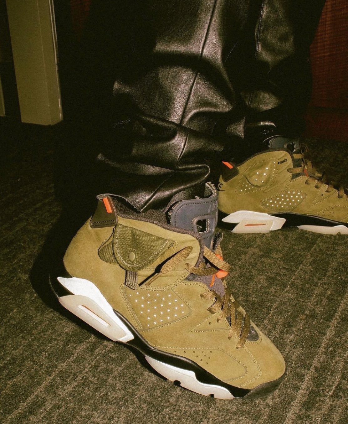 travis scott jordan 6 pocket